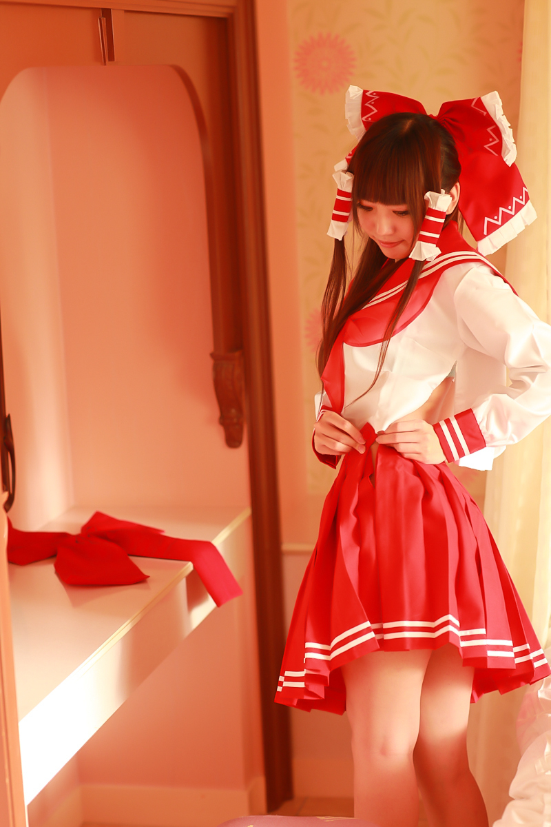 [Cosplay] Reimu Hakurei with dildo and toys - Touhou Project Cosplay 2